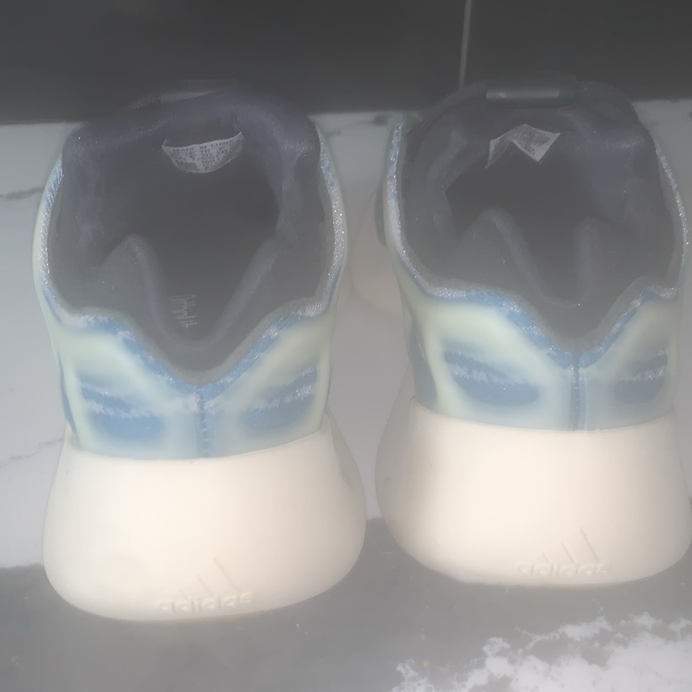 Yeezy - Picture 5 of 11